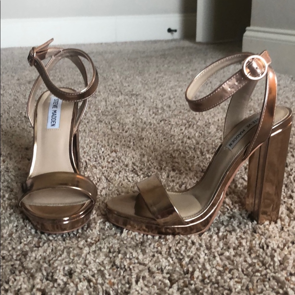 NWOT Steve Madden gold heels